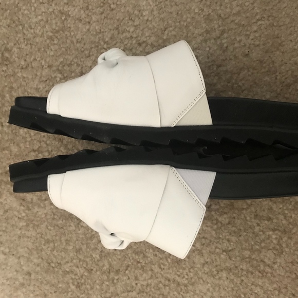 White Slides with a Knot - Picture 2 of 3